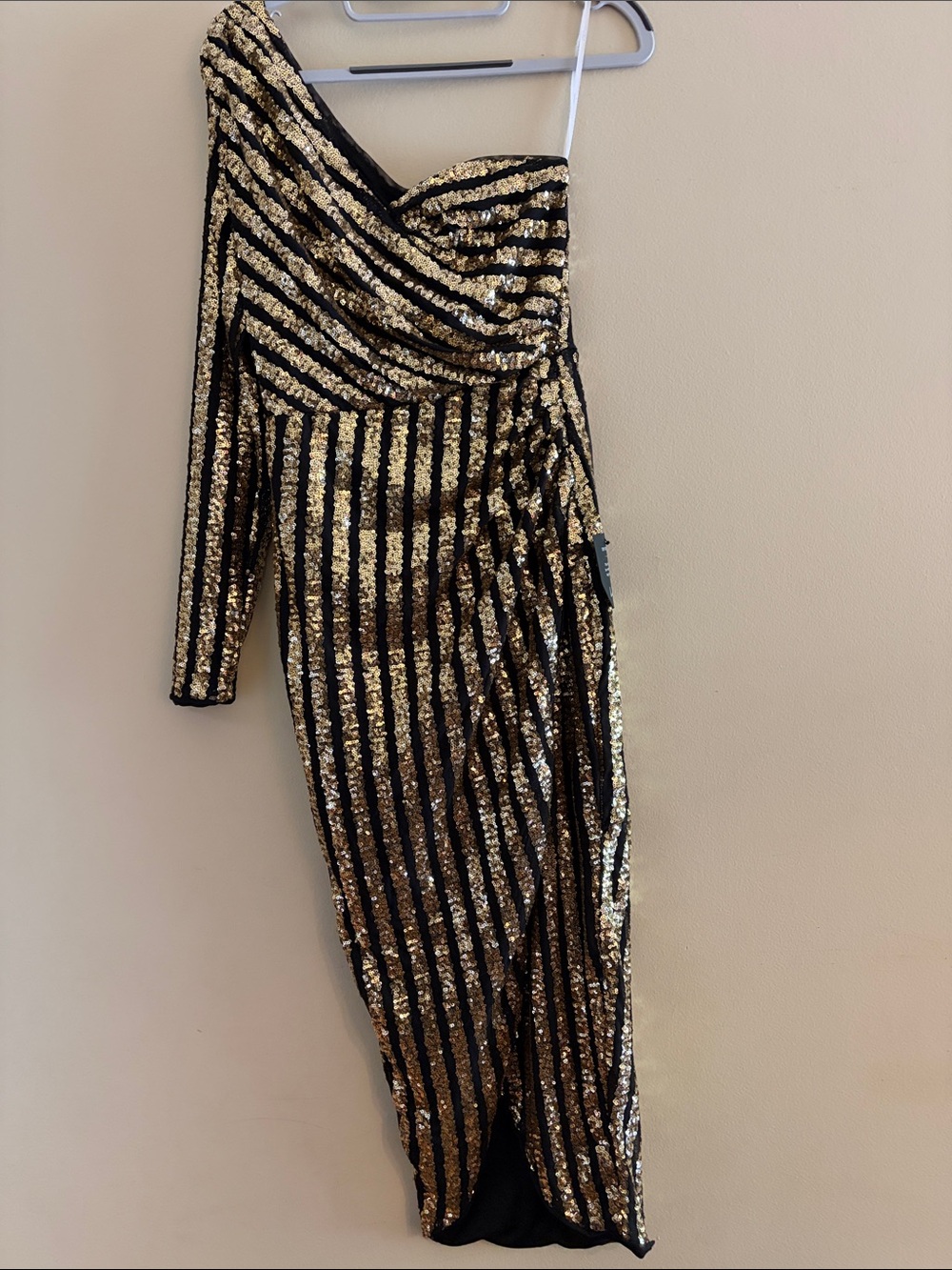 NEW - Lulus Black & Gold Sequin One-Shoulder Midi Dress (Size Small)